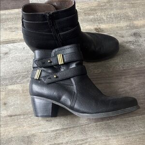 Natural soul booties black